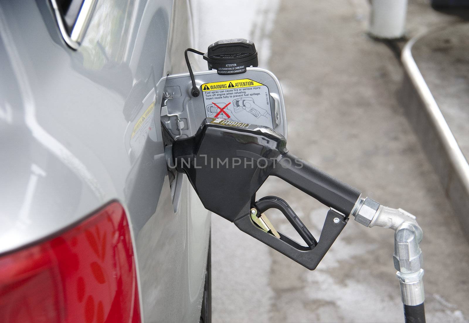 Gas nozzle finishing fill up in car tank
