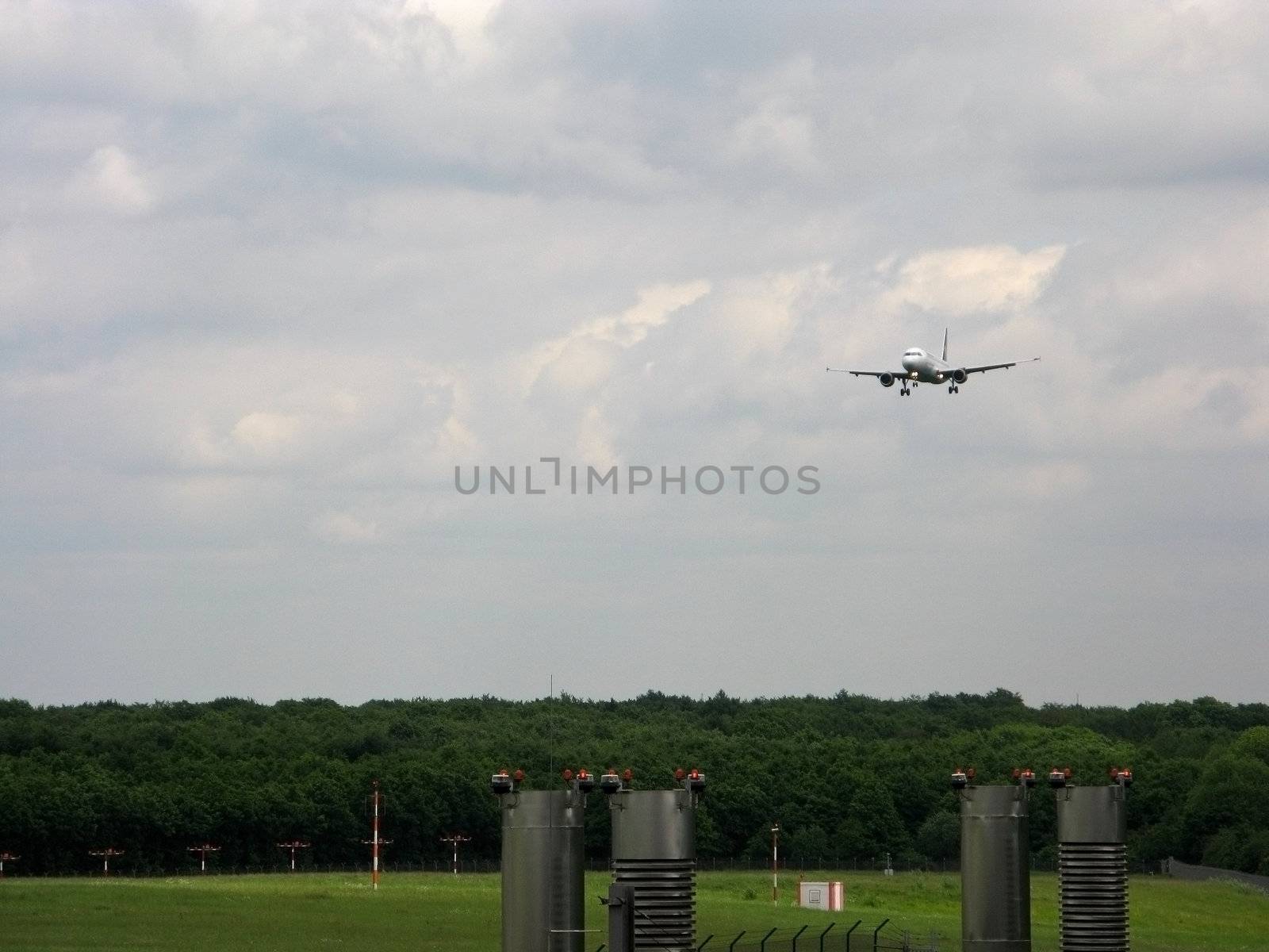 Landing plane by Arrxxx