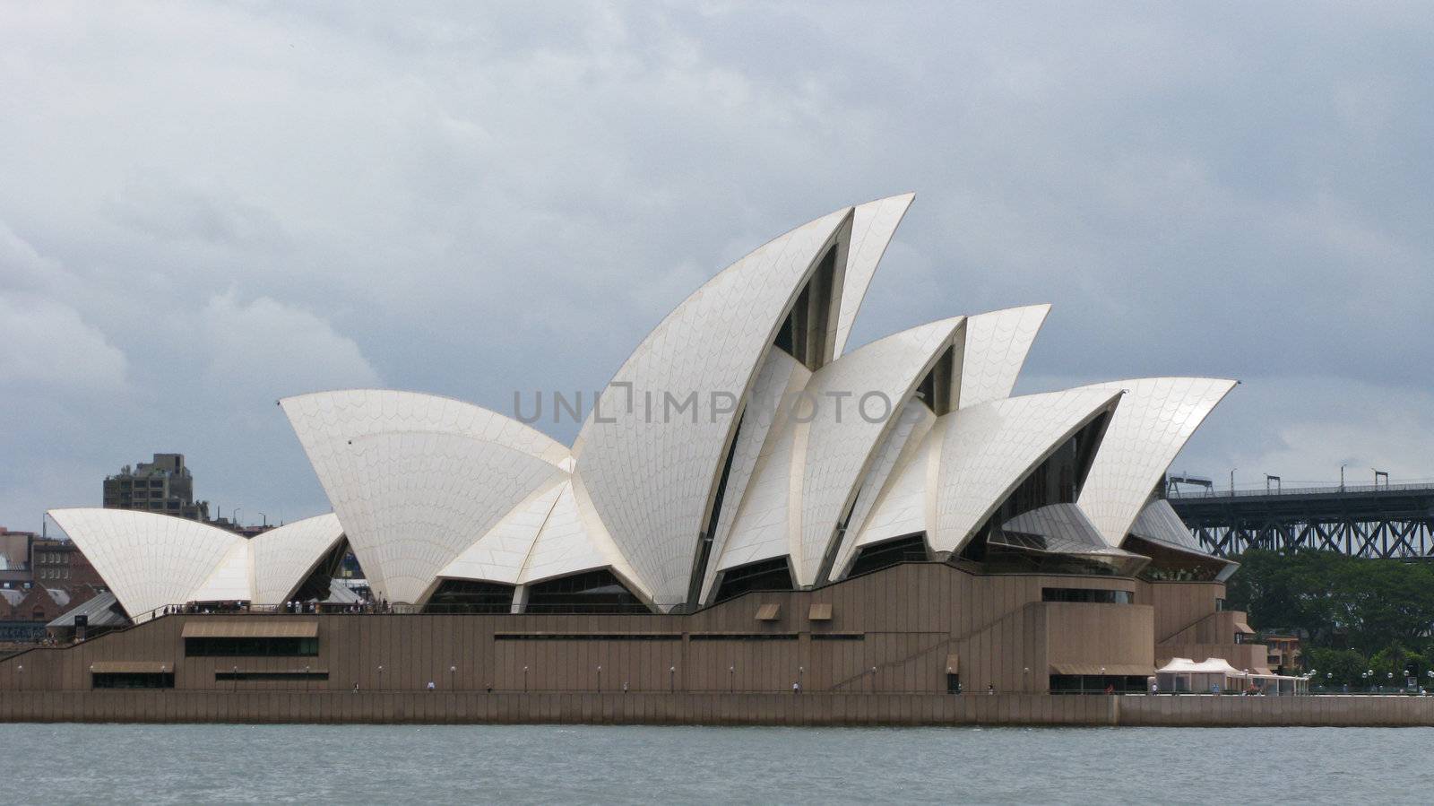 Sydney 2008: opera house in the harbor of sydney 