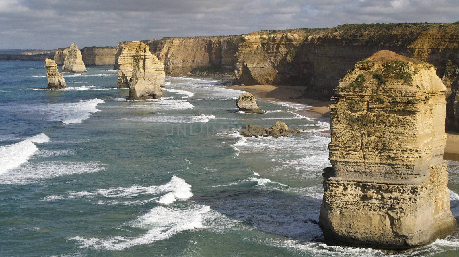 12 apostles on the great ocean road in victoria, australia
