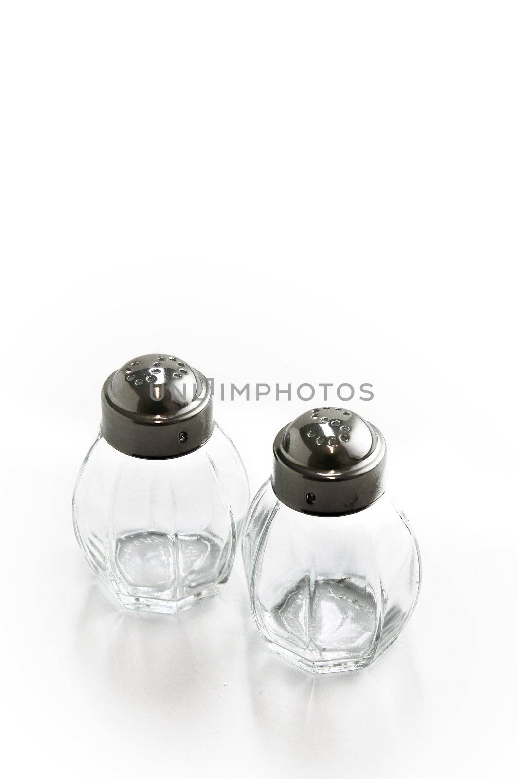 Salt and pepper pots by phovoir