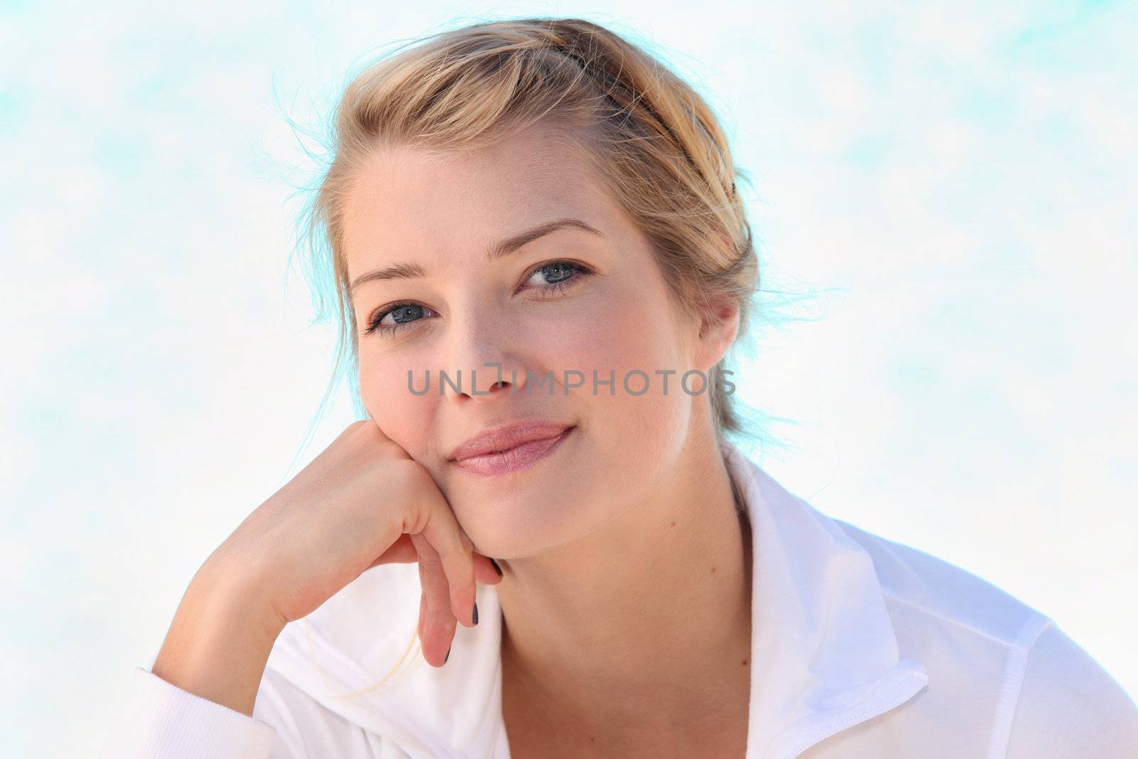 Blond woman posing by phovoir