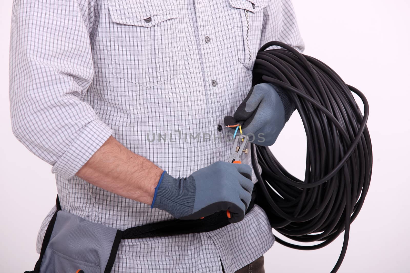 Cutting electrical wire