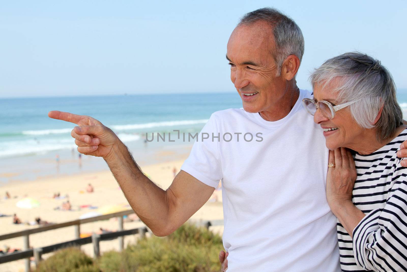 Older couple on the prom by phovoir