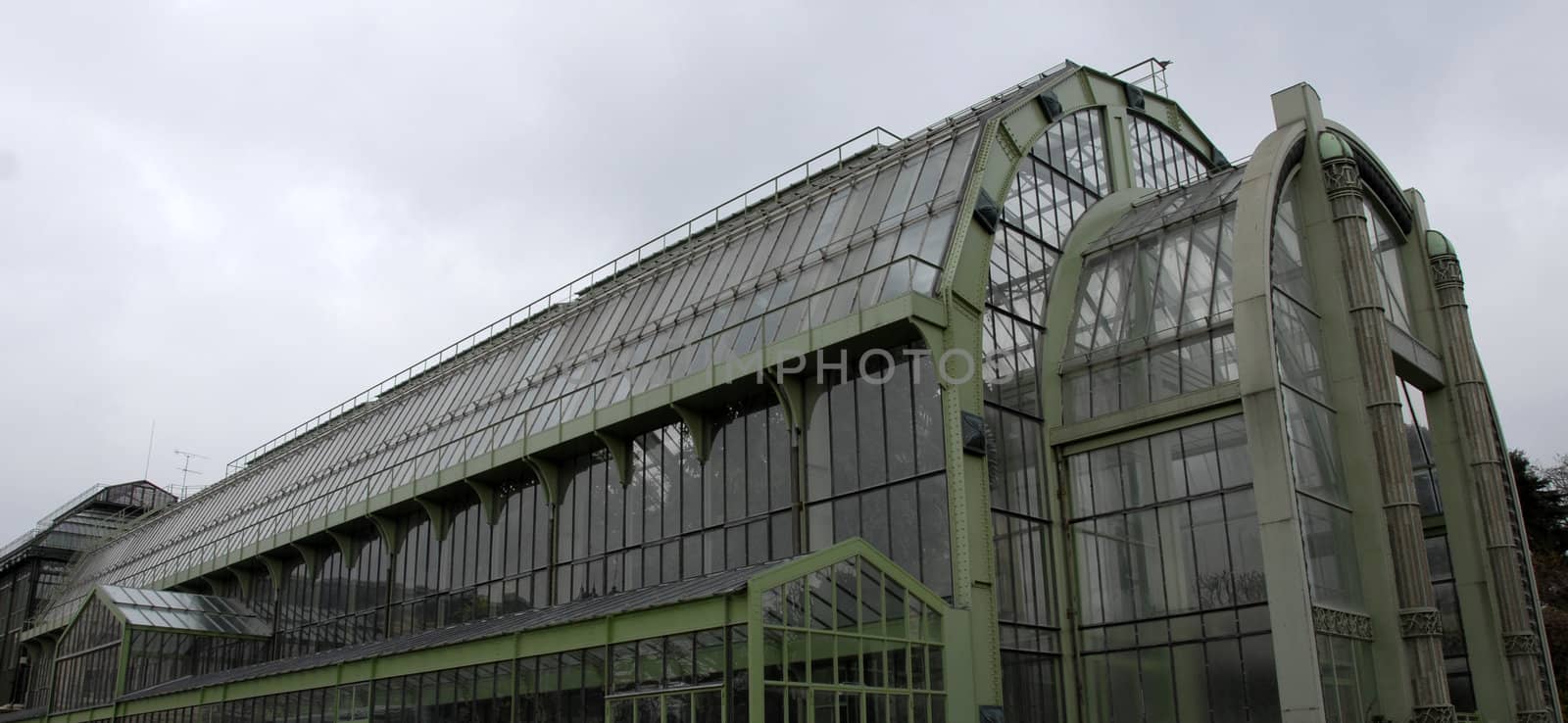 greenhouse of museum in Paris by cynoclub