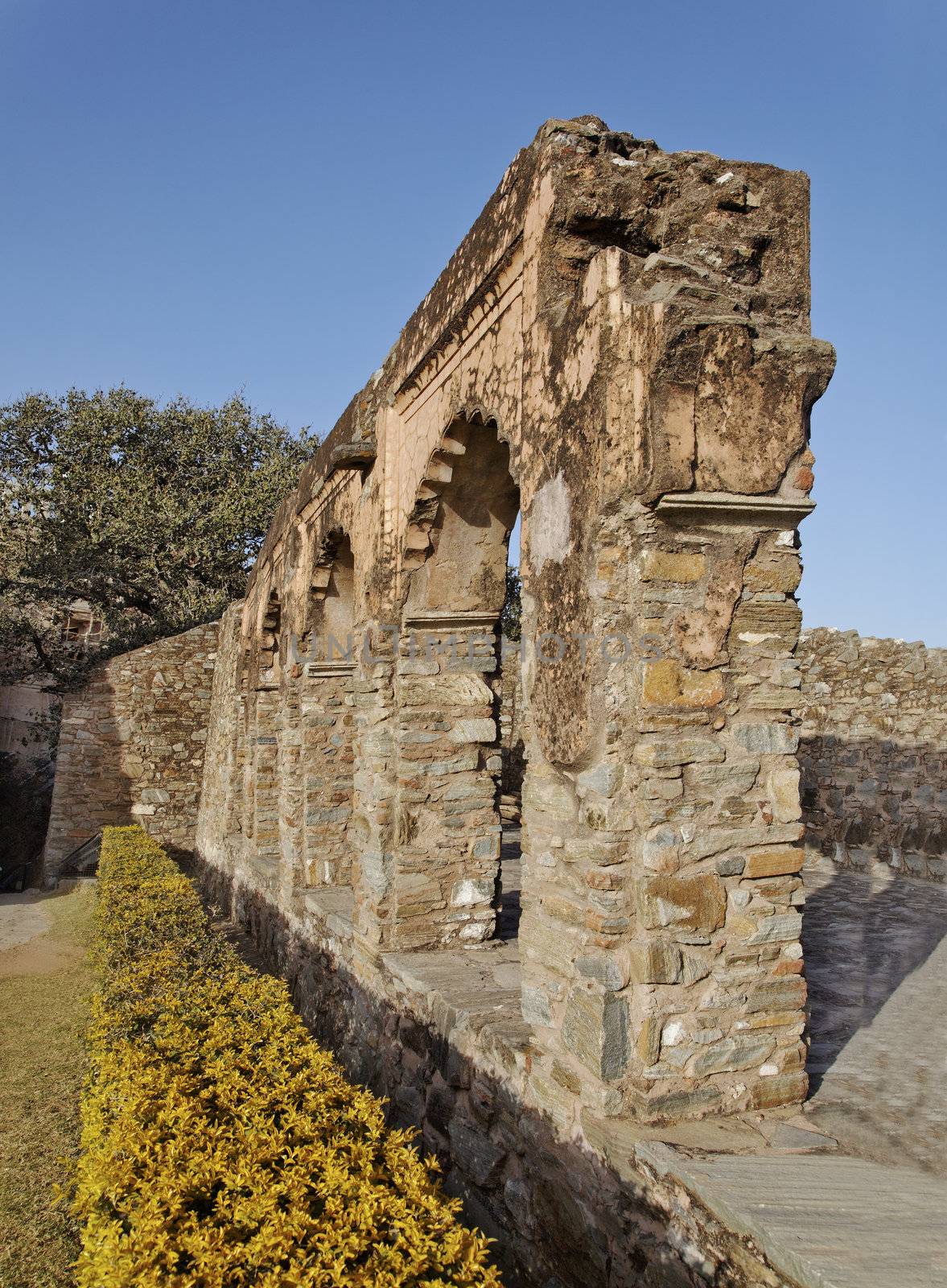 Arches form a strong feature around the royal quarters at Kumbhalghar Fort in the gardens