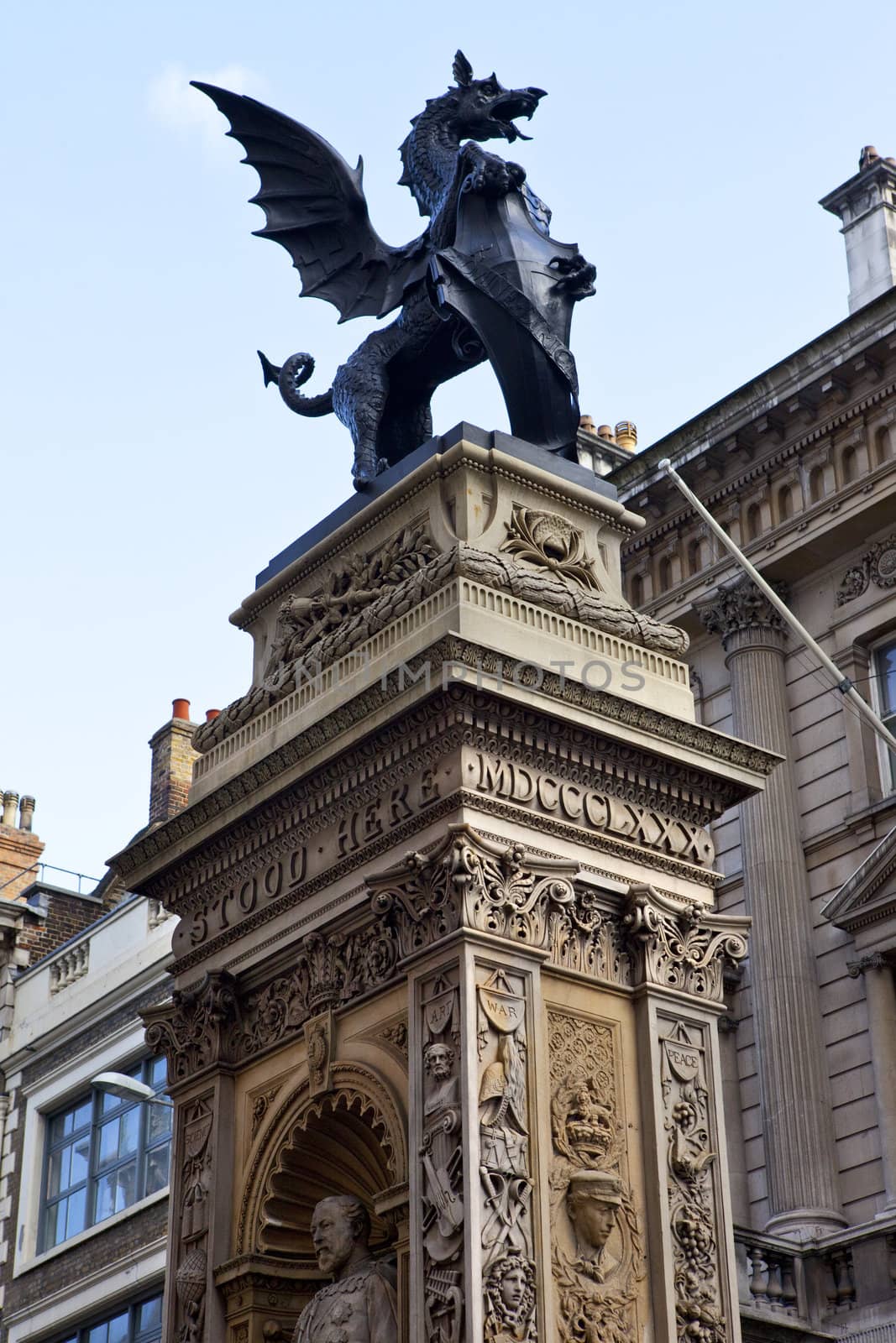 Dragon Statue Marking the Former site of Temple Bar by chrisdorney