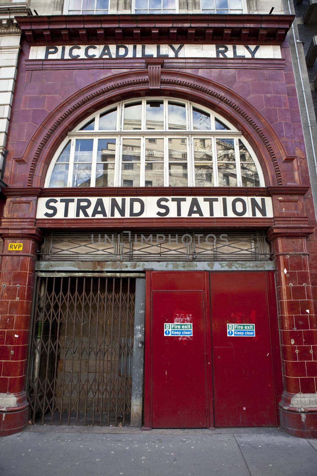 Strand / Aldwych Station by chrisdorney