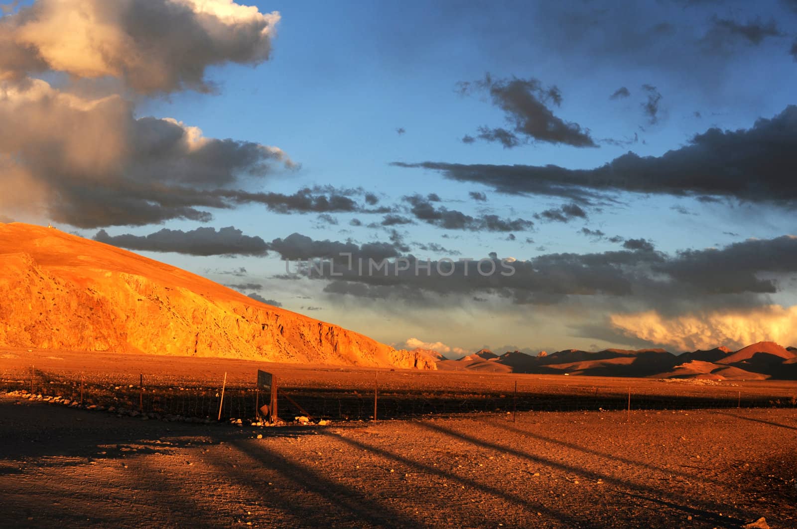 Landscape of mountains and skies at sunset on the highlands of Tibet