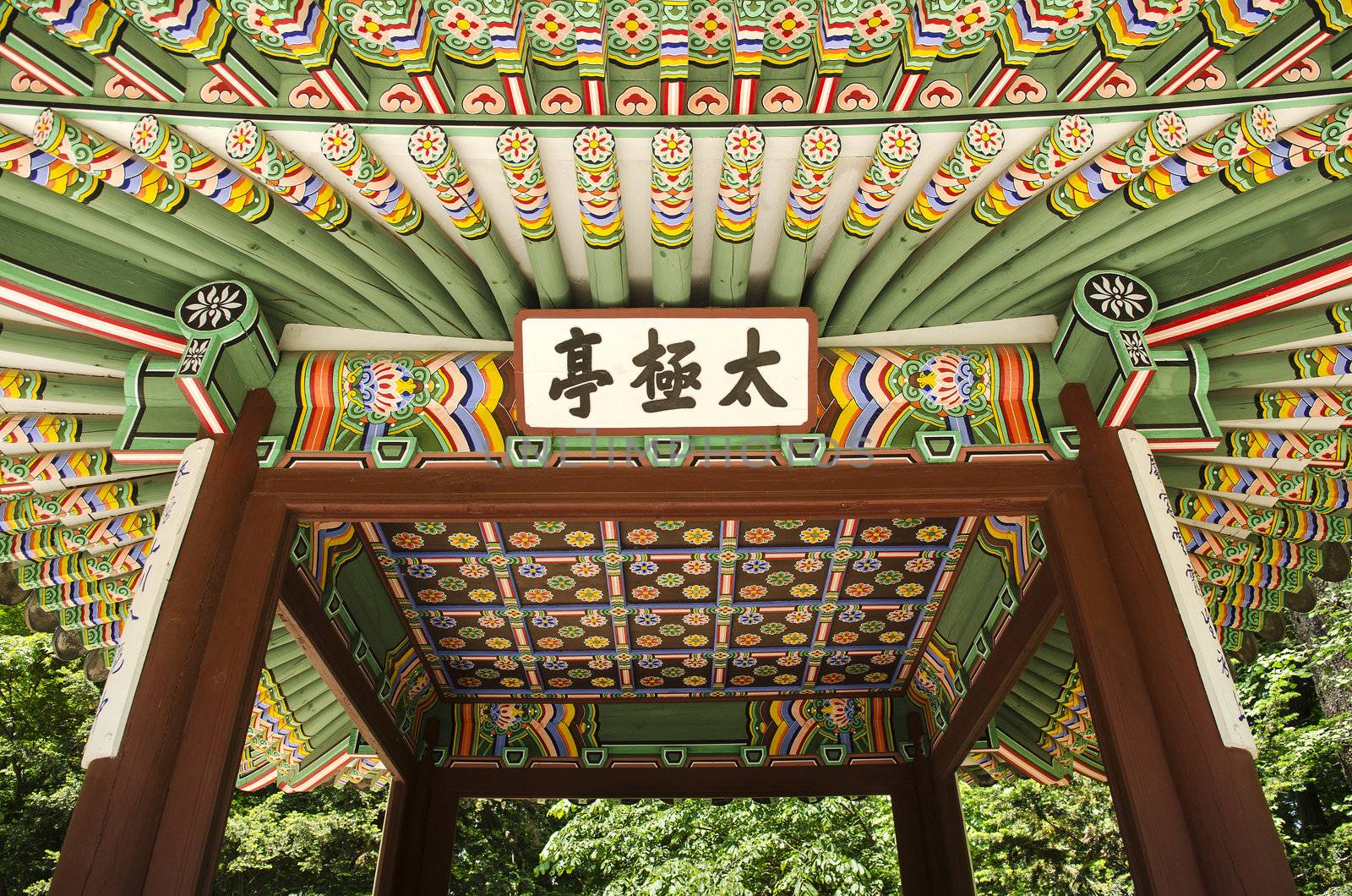 detail of wooden painted palace building seoul south korea