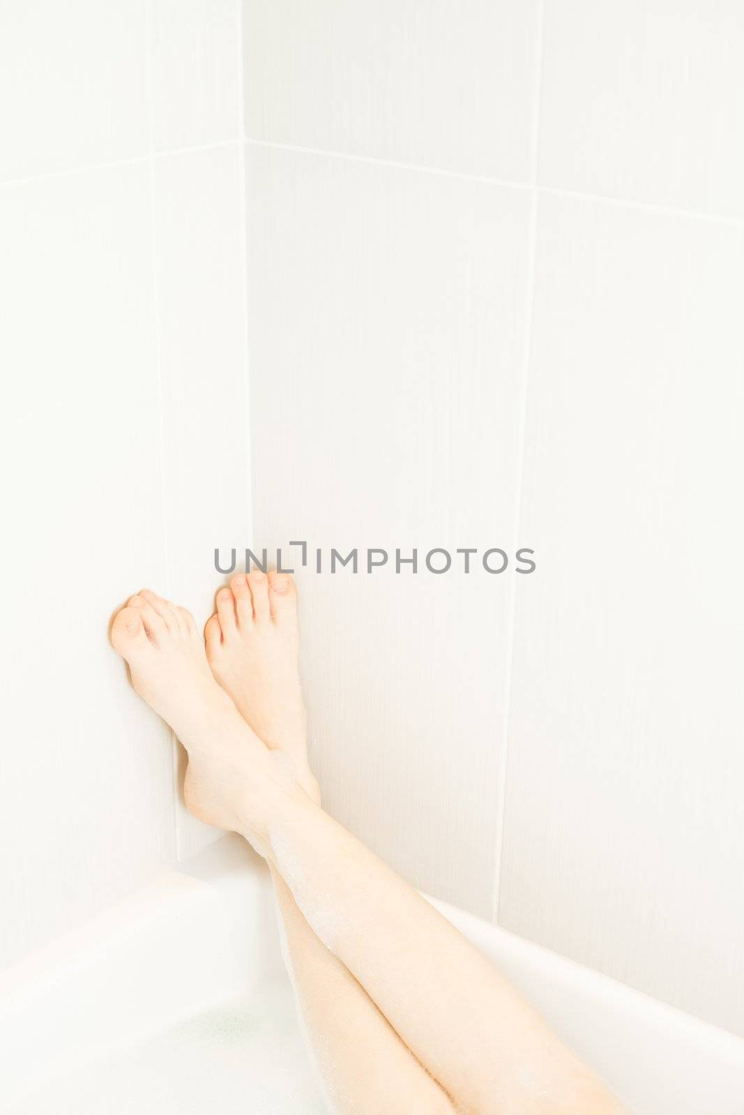Woman legs in the corner of the bath by aetb