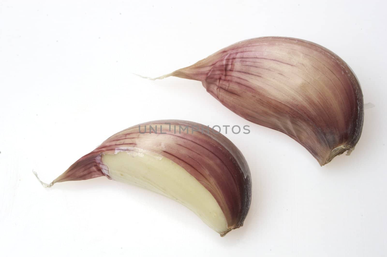 garlic cloves by phbcz