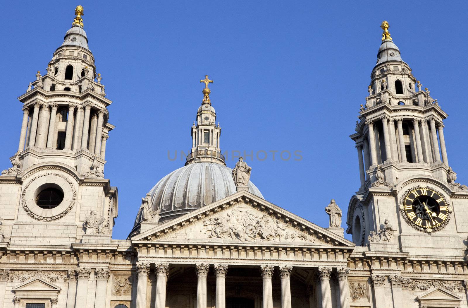 St. Paul's Cathedral in London by chrisdorney