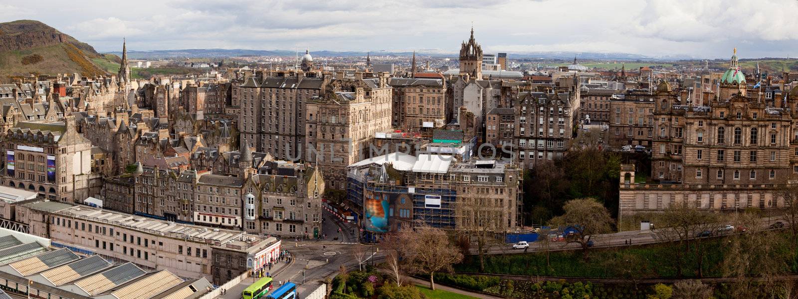 Panorama of Edinburgh Skylines building  by vichie81