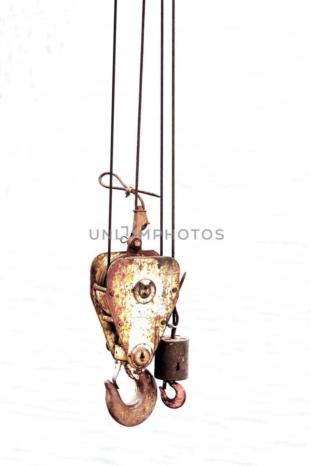 Hooks and cables for hoisting heavy loads isolated by PiLens