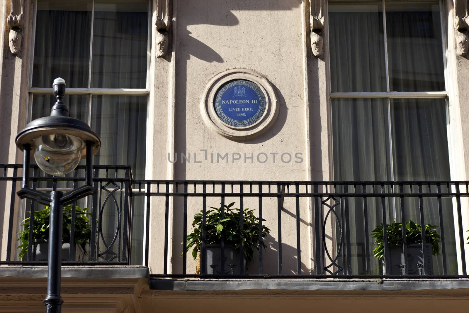 Blue plaque in King Street, London noting that Napoleon III once lived there.