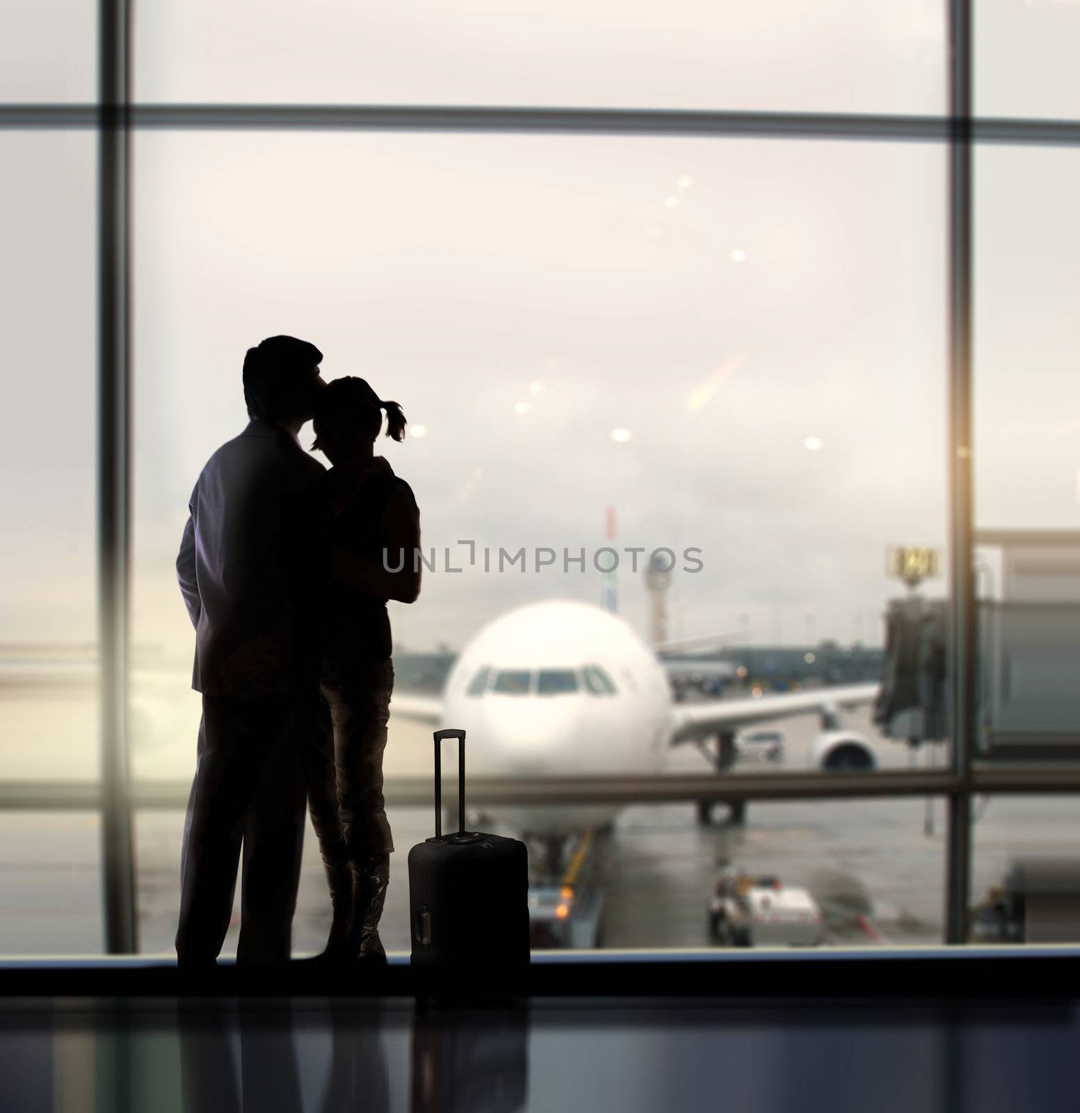 sweethearts in airport by ssuaphoto