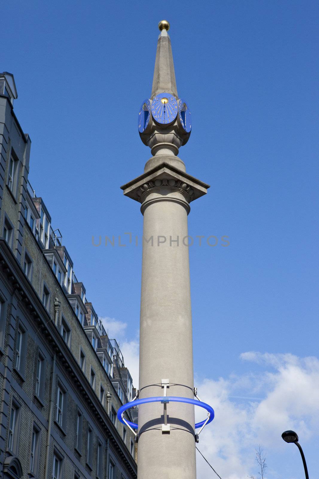 The Seven Dials Sundial Pilar in London.