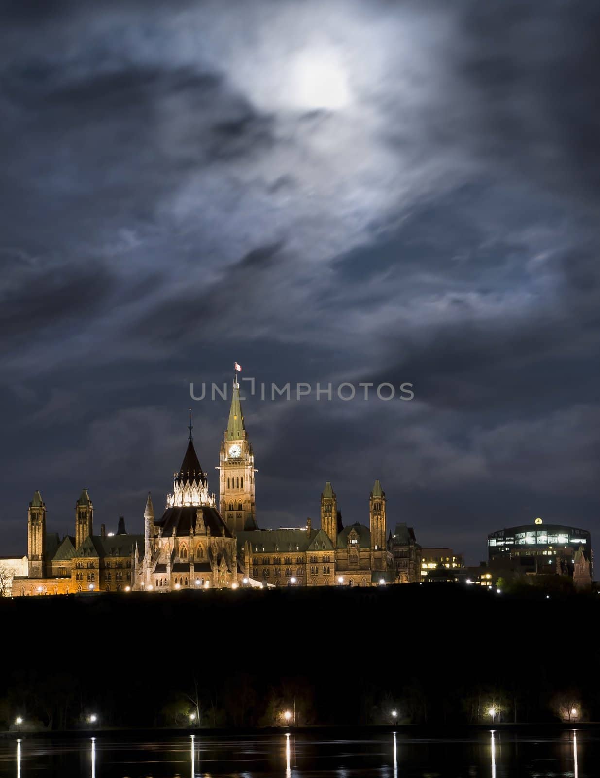 May 5, 2012: Super moon over the canadian Parliament at night.