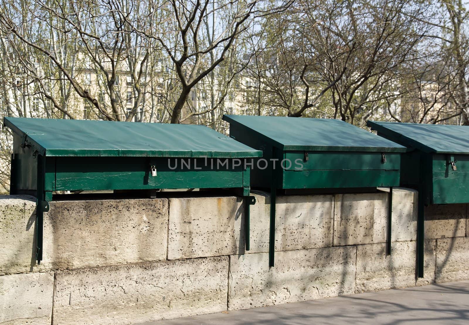 dock booksellers shops closed  Paris France