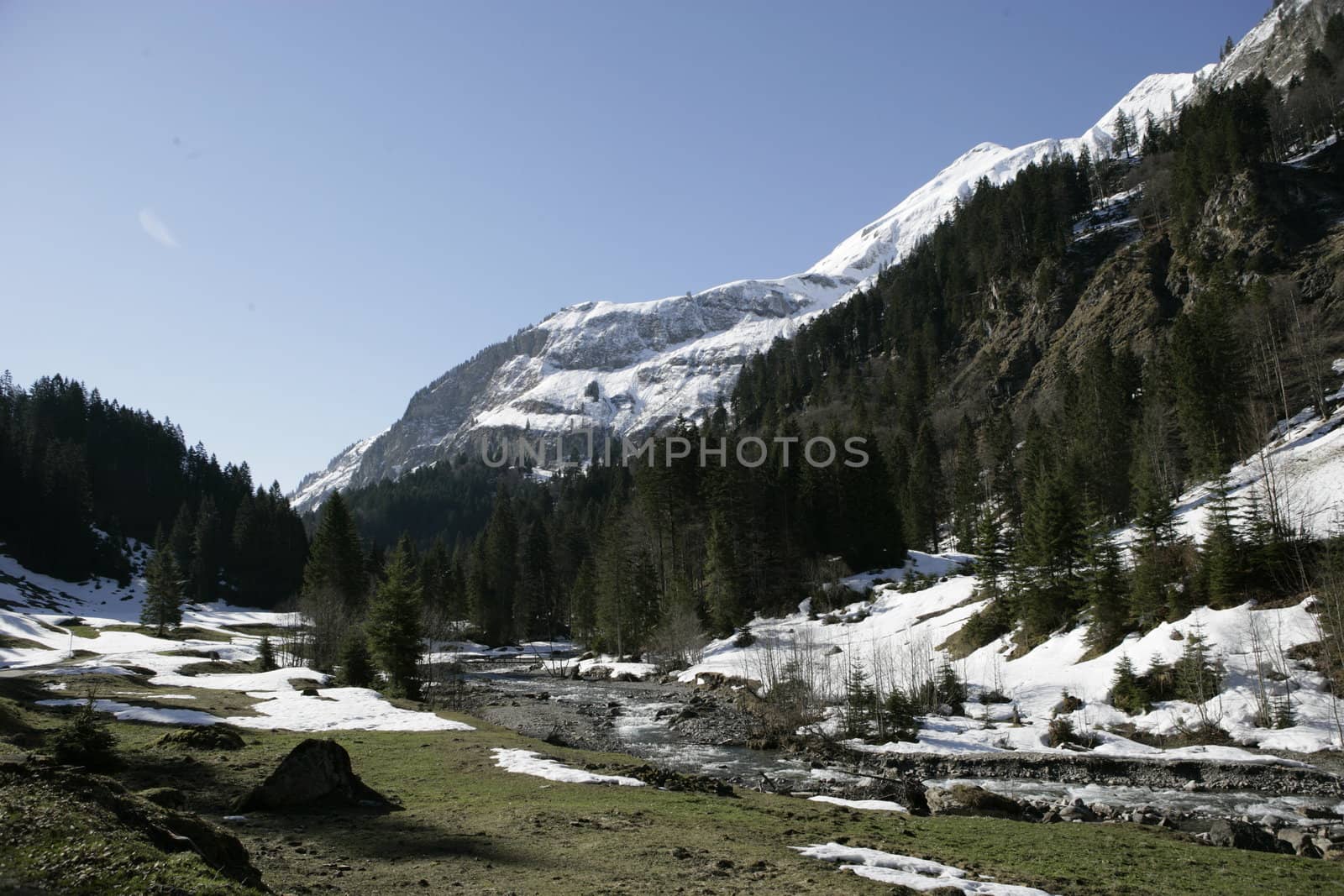 Picture of a mountain with snow on the peak outside..