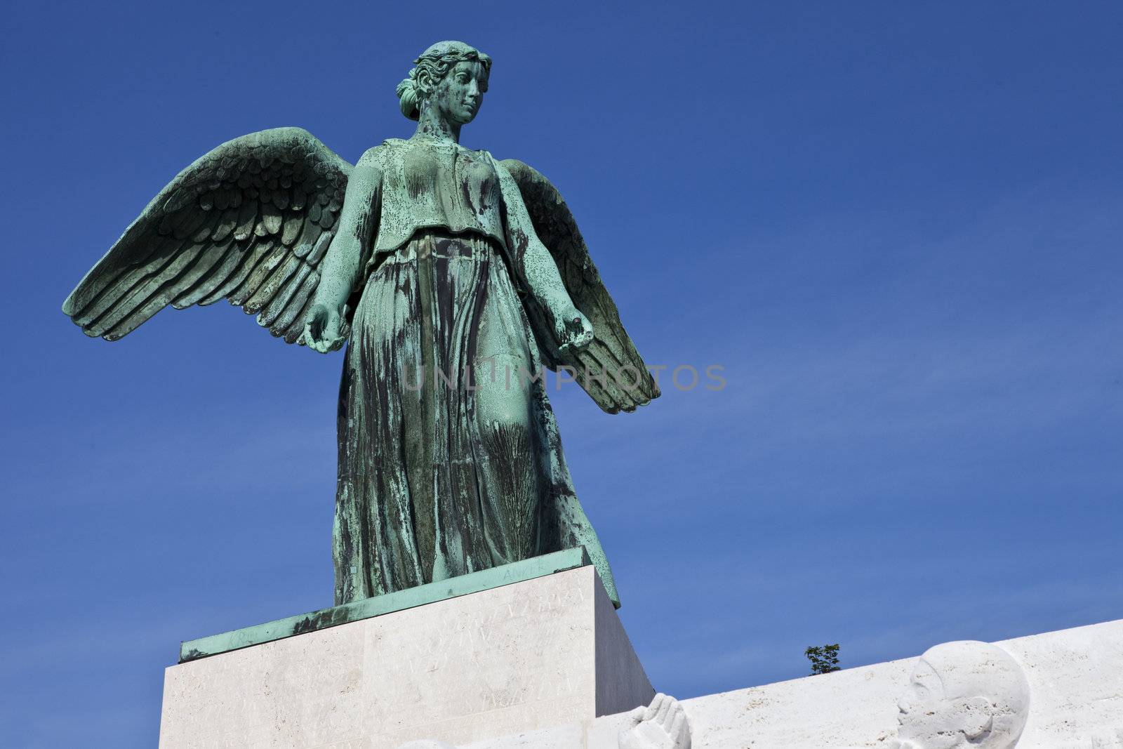 Angel Statue on the World War 1 Maritime Monument by chrisdorney