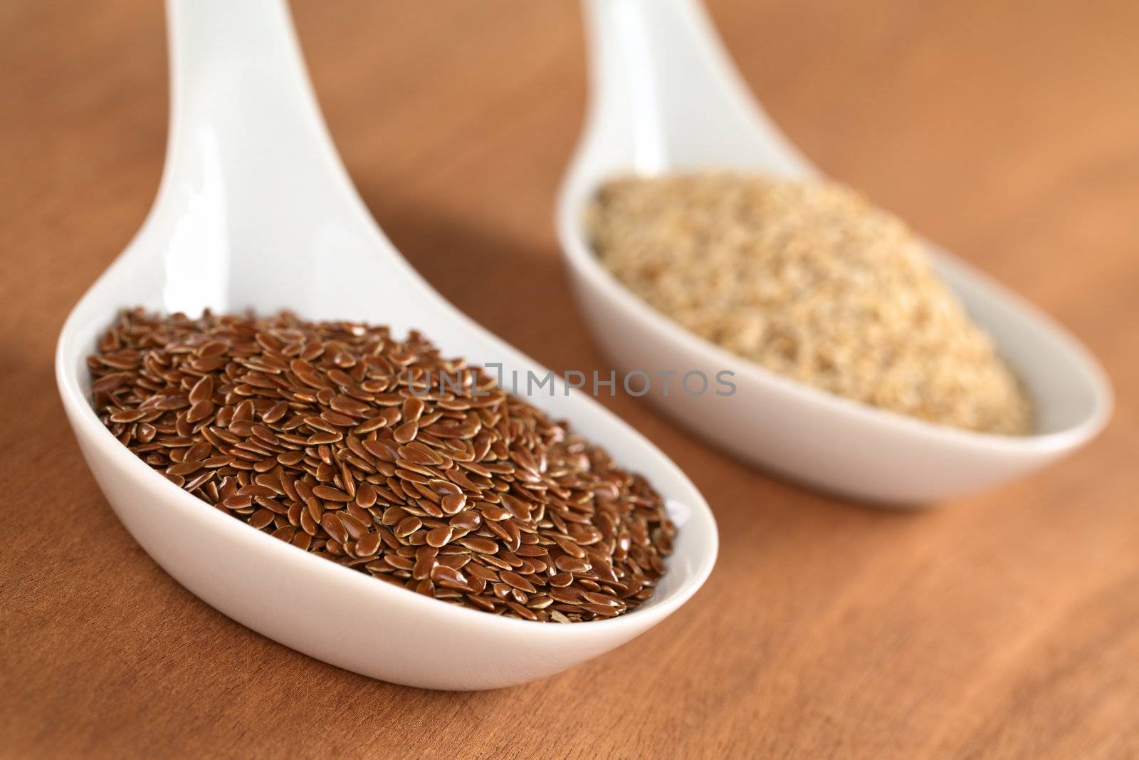 Brown Flax Seeds and Sesame by ildi