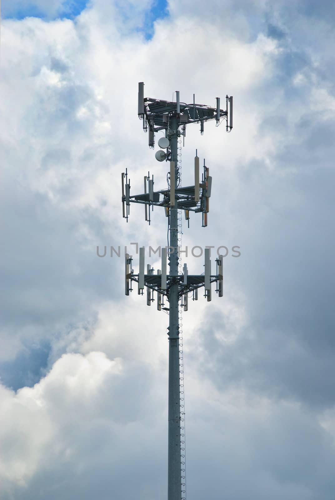 Cellphone tower antenna by f/2sumicron