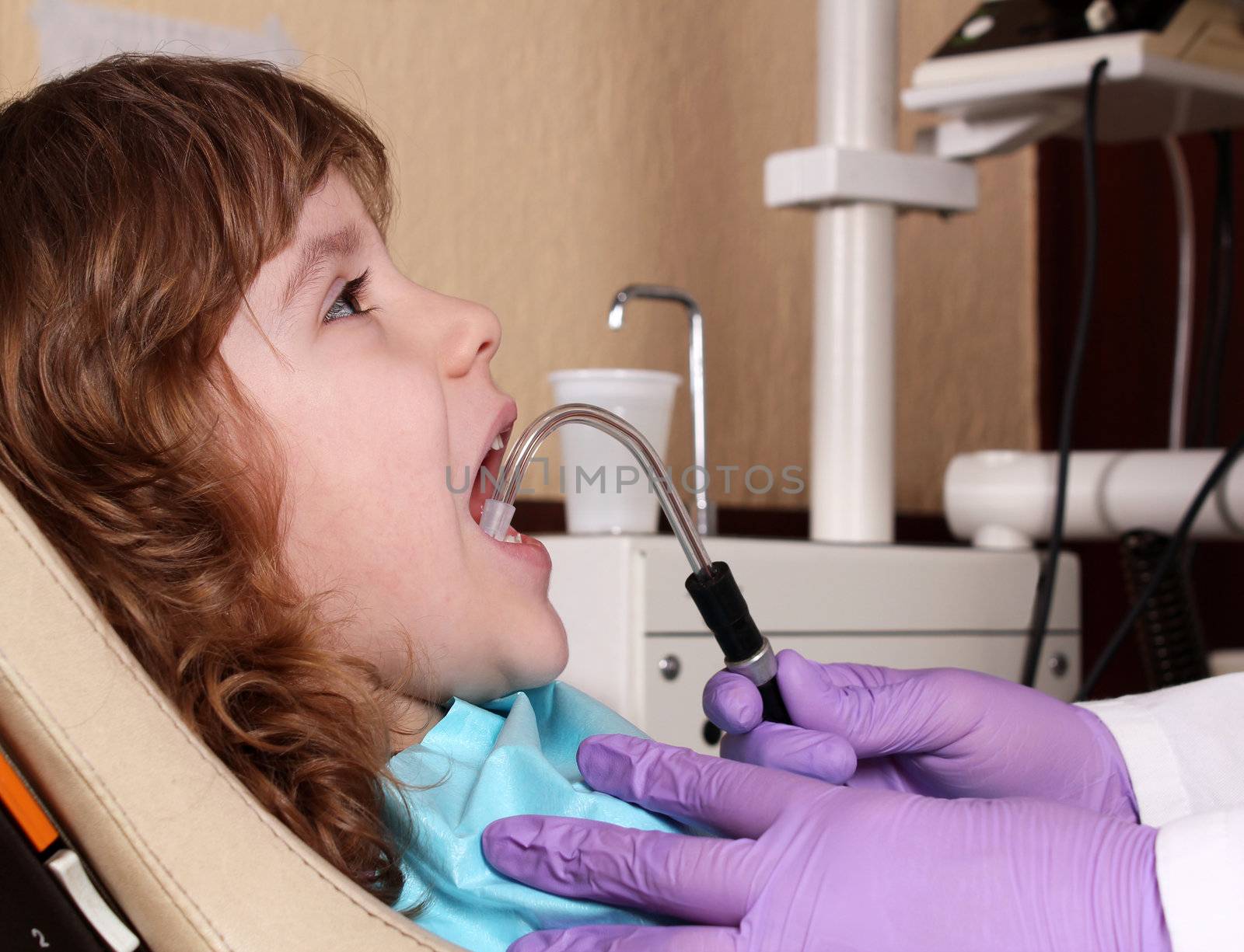 little girl patient to the dentist by goce