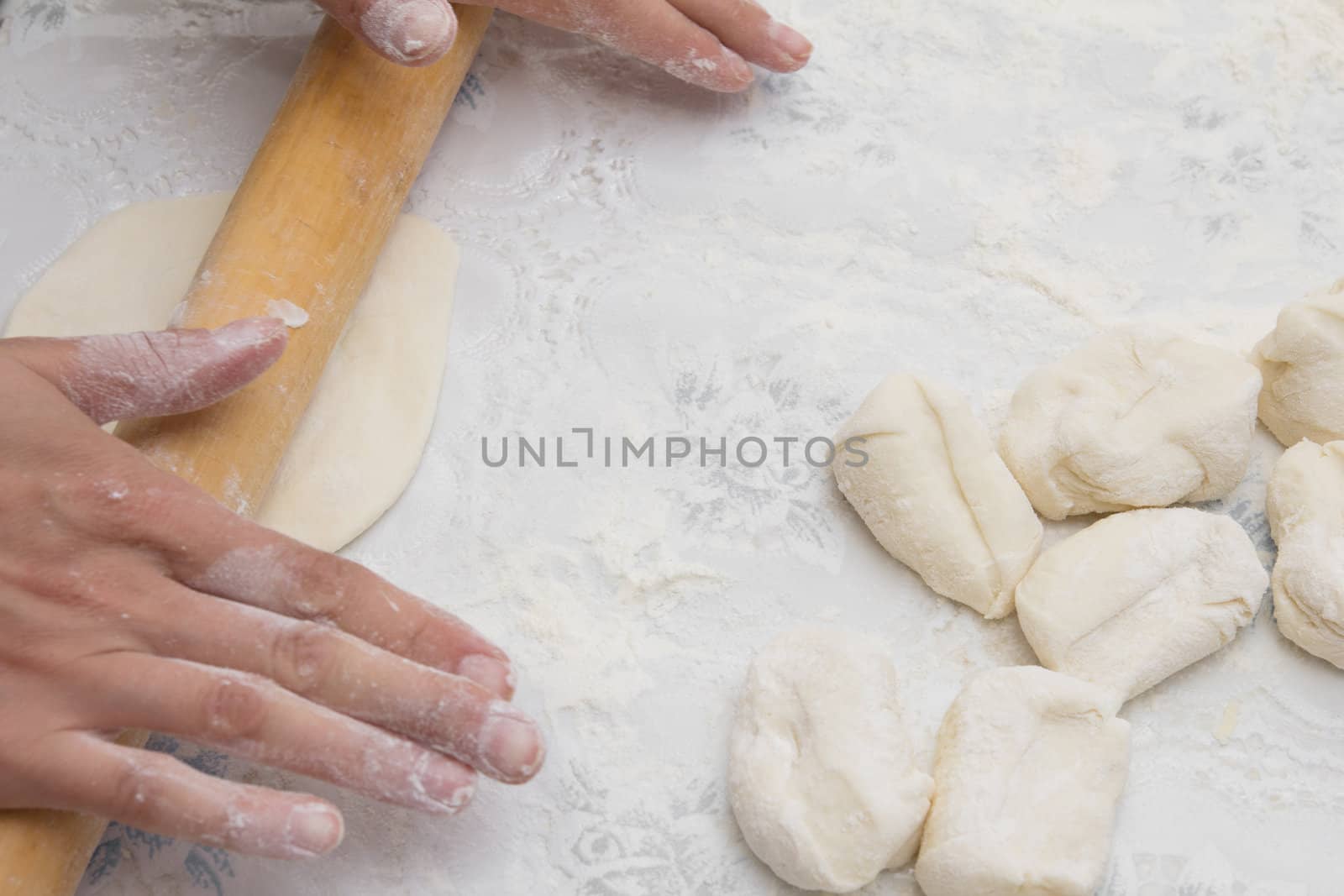 Flour in capacity with dough and rolling pin
