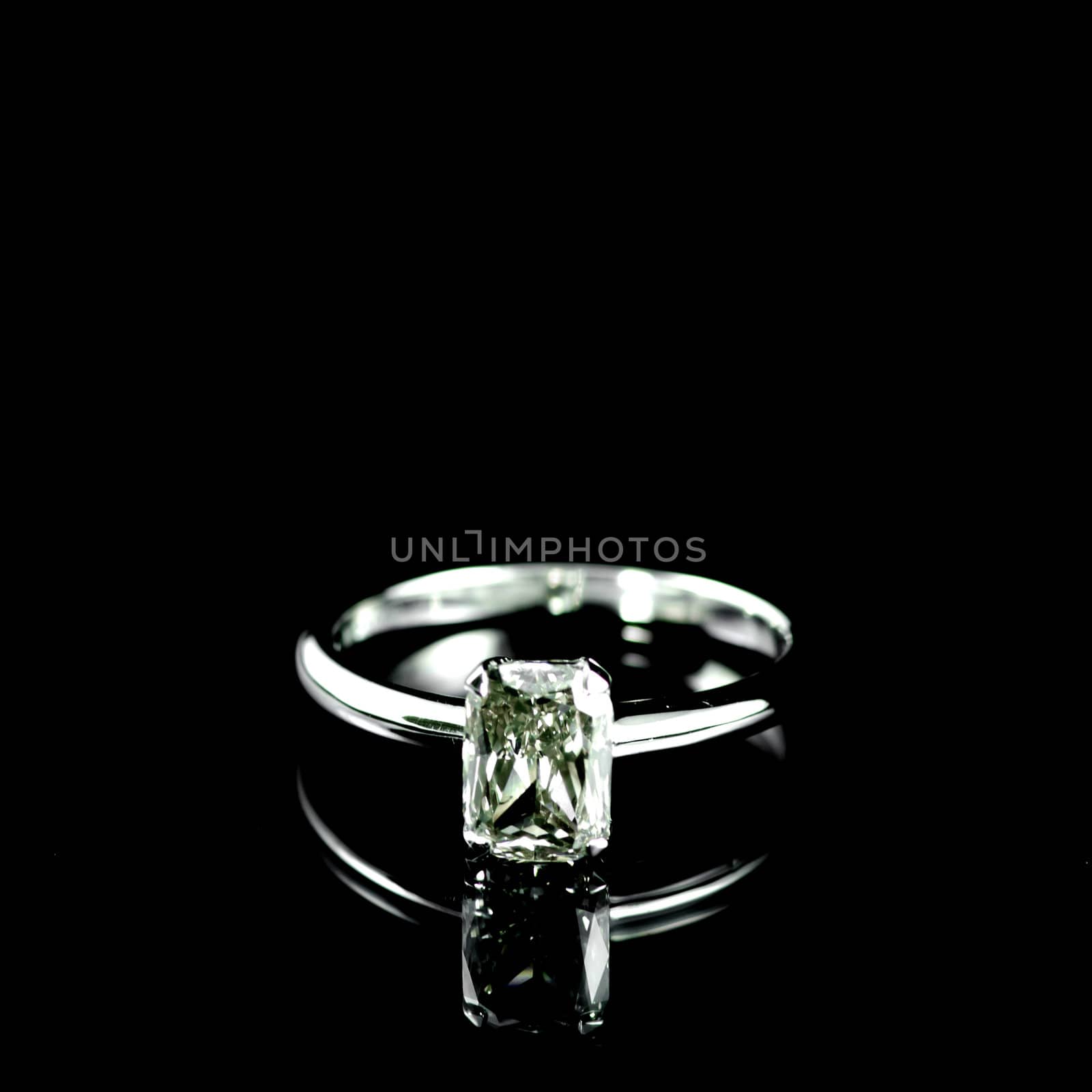 wedding diamond ring by hinnamsaisuy