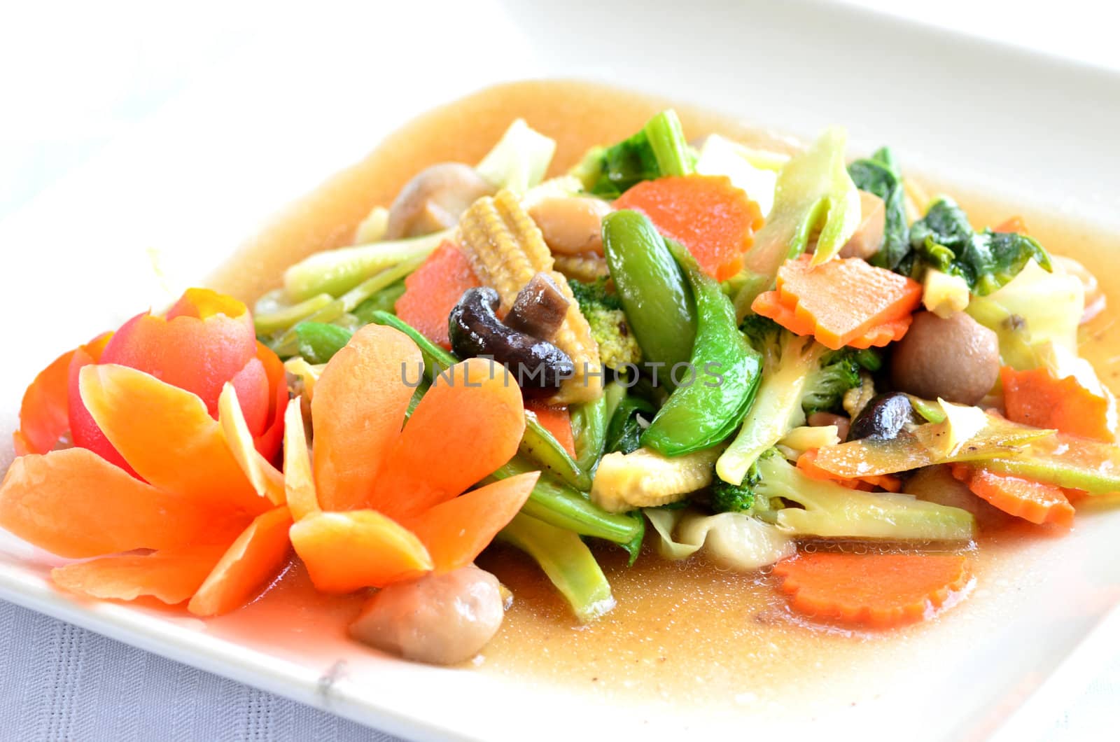 Sauted mixed vegetables in oyster sauce