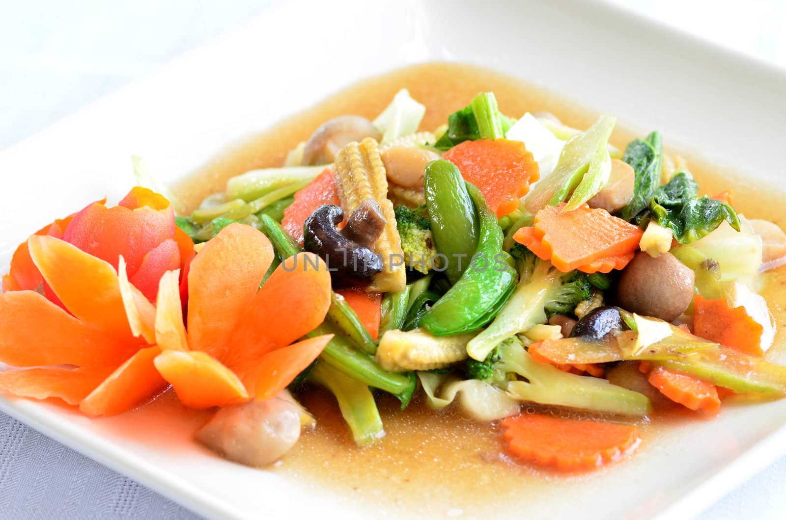 Sauted mixed vegetables in oyster sauce