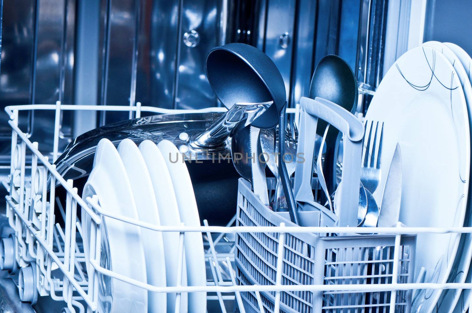 Dishwasher by Nanisimova