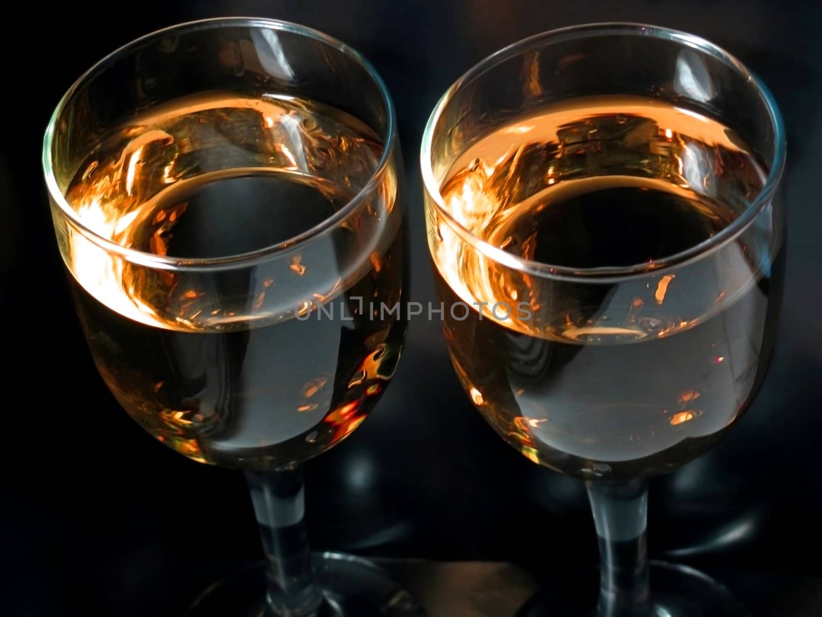 two glasses of wine by romantiche