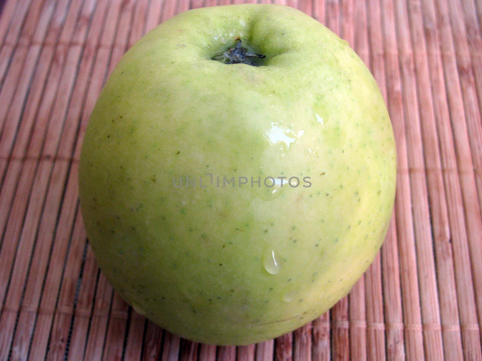 green wet apple