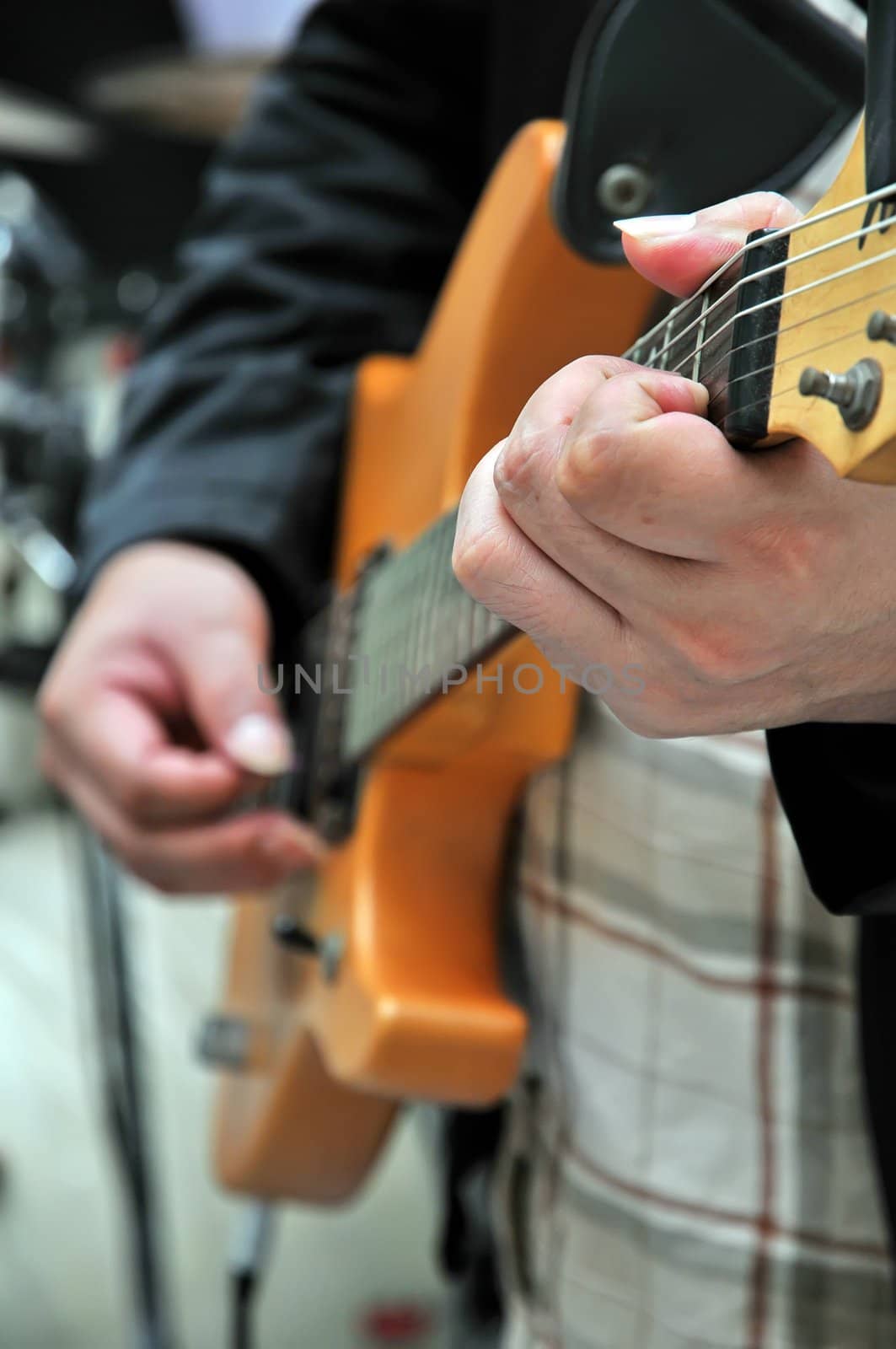 Guitar in hand of the playing