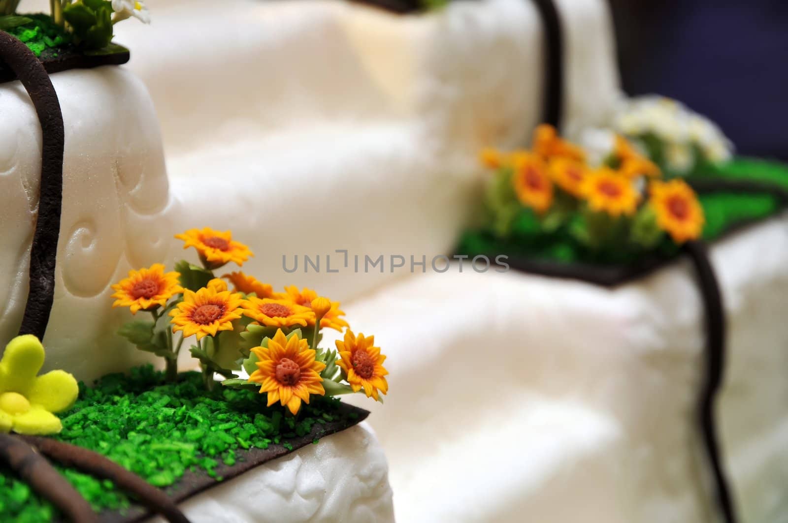 Flowers cake decoration