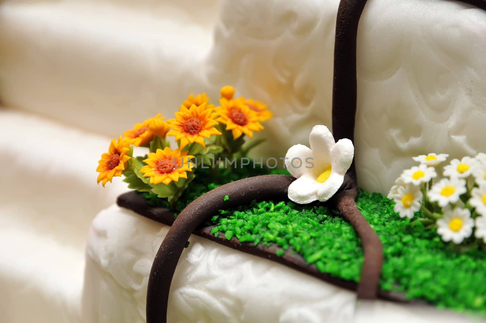 Flowers cake decoration