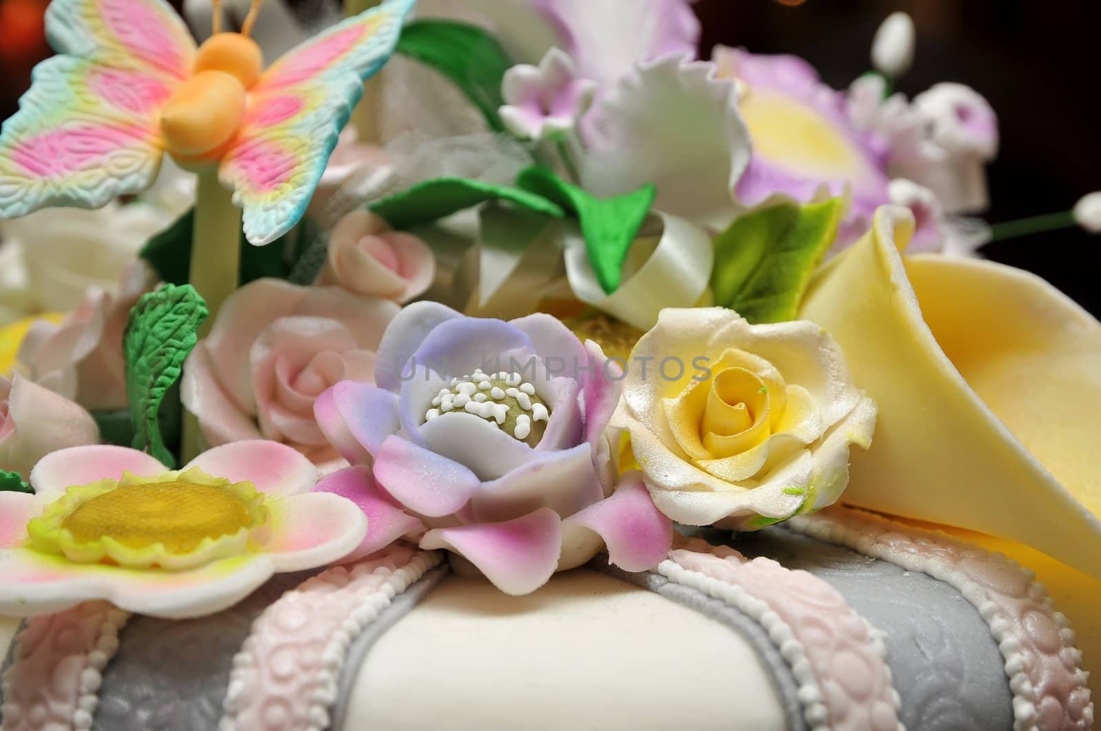 Flowers cake decoration
