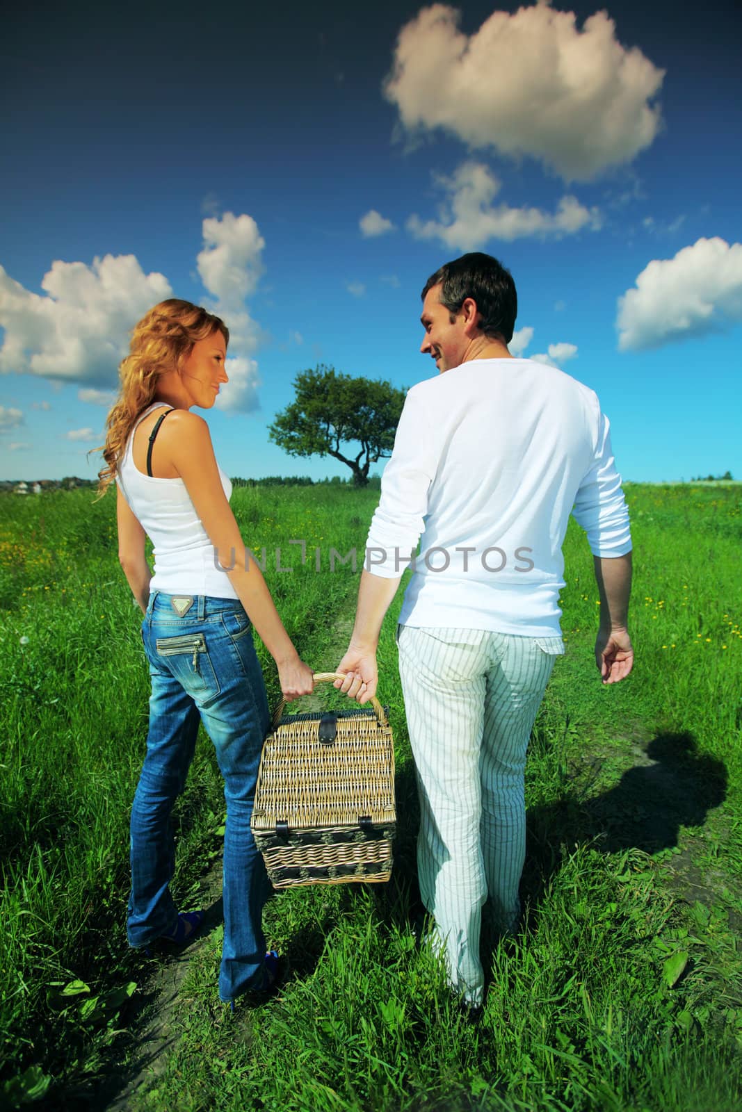 lovers go to picnic by green hill