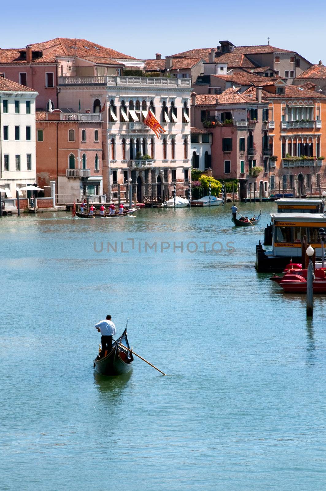 Gondolero on canal Riva di Blasio at Venezia