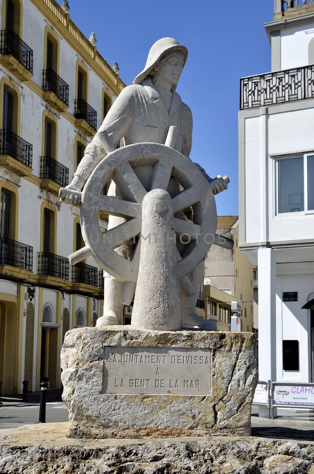 Statue in the port of ibiza by MLBJ