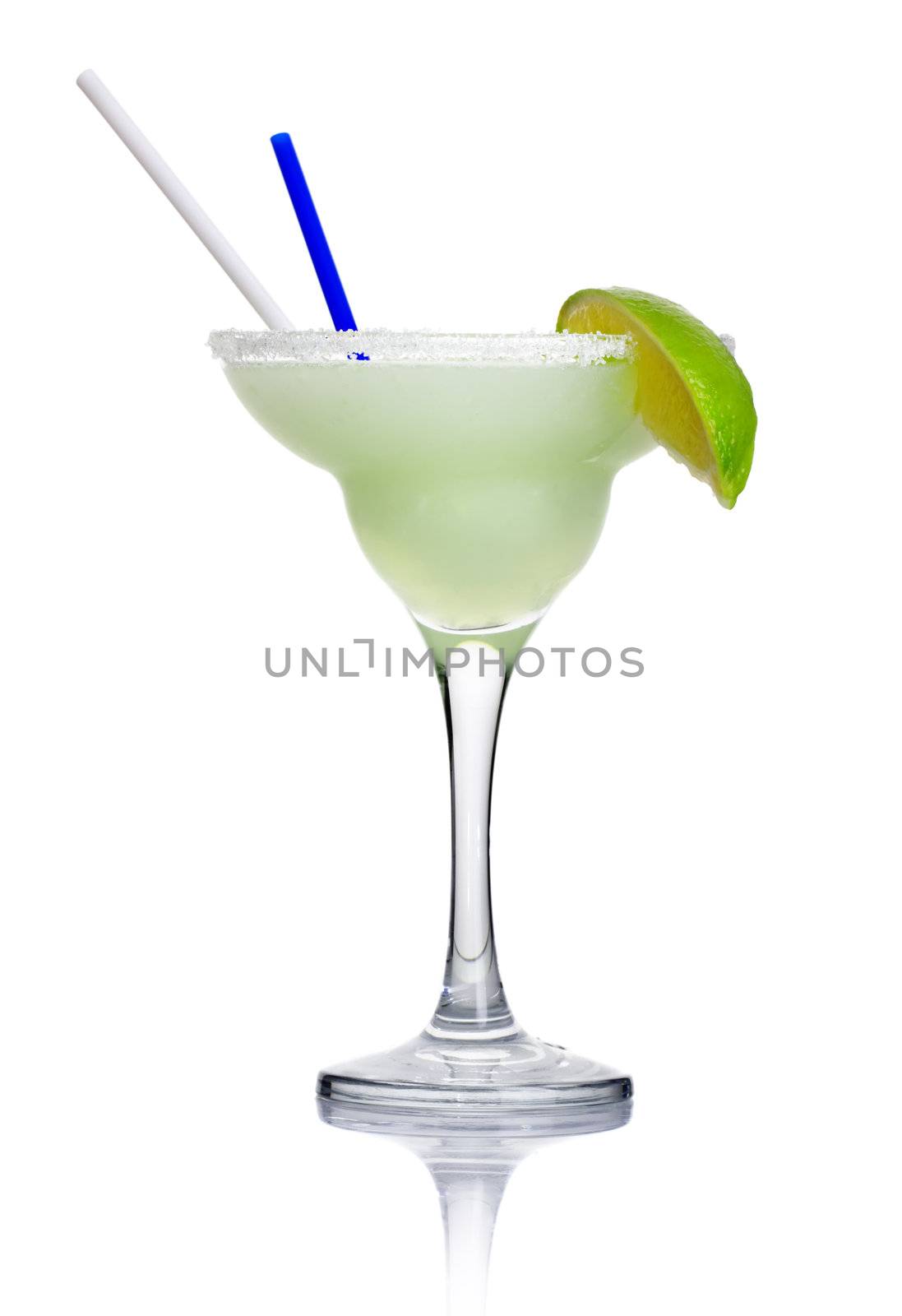Alcohol cocktail 'margarita' isolated on white by alphacell