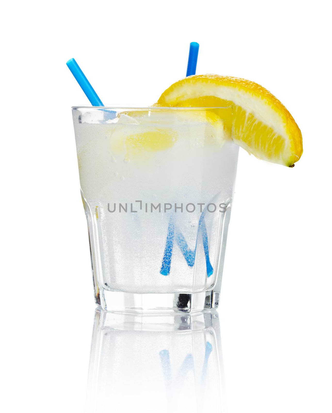 Alcohol cocktail 'gin tonic' isolated on white background