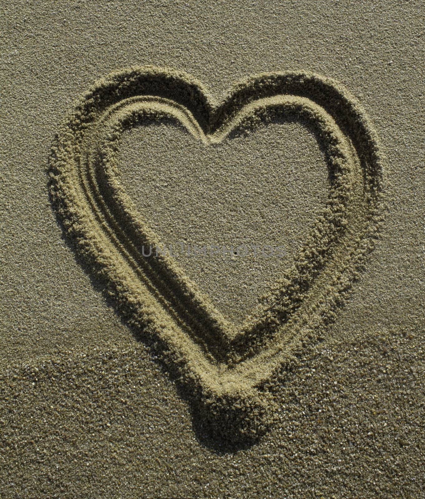 heart drawn in the beach







heart