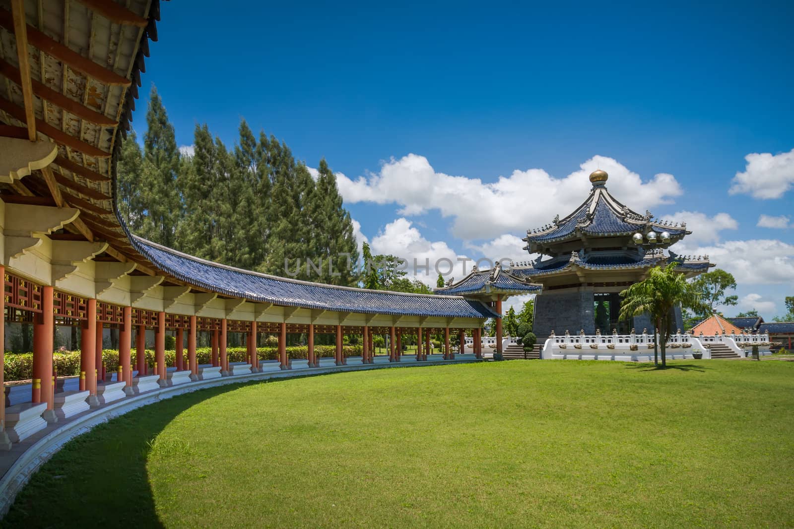 Ancient Chinese temple style, arched walkway to the building