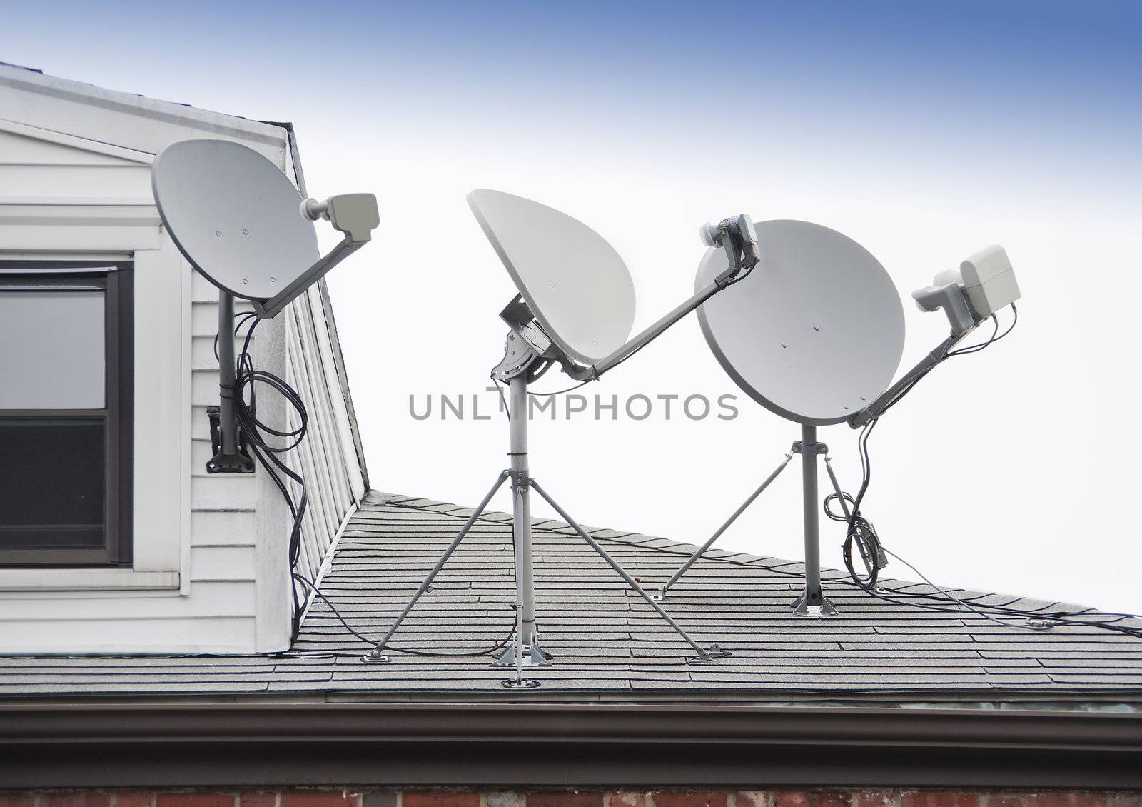 Satellite TV antennas by f/2sumicron
