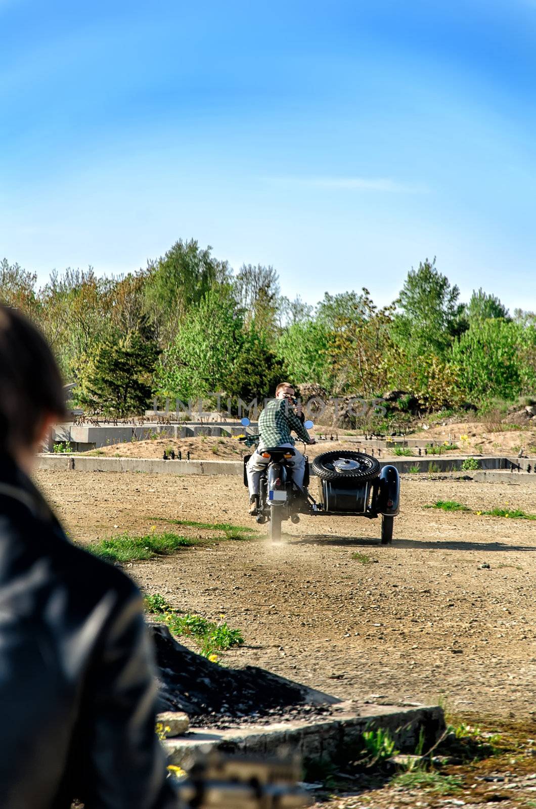 Stylish man on a motorcycle leaves the chase