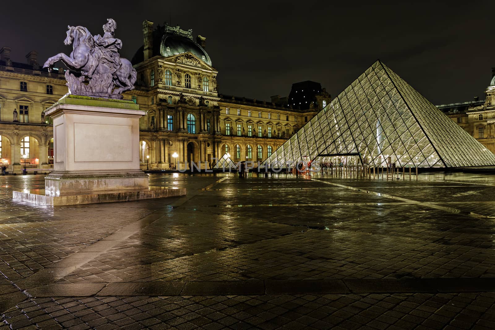 PARIS - NOV 09 : View of the Louvre Pyramid and Pavillon Richelieu in the evening, Nov 09, 2012, Paris, France. The pyramid serves as the main entrance to the Louvre Museum